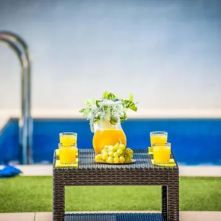 Fanabe Sleeps 8 With Pool Air Con And Wifi فيلة أذيخي