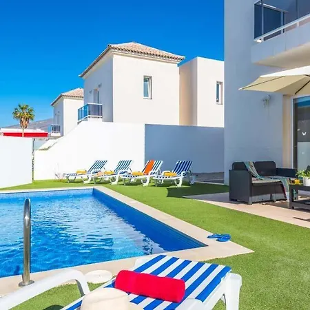 Fanabe Sleeps 8 With Pool Air Con And Wifi